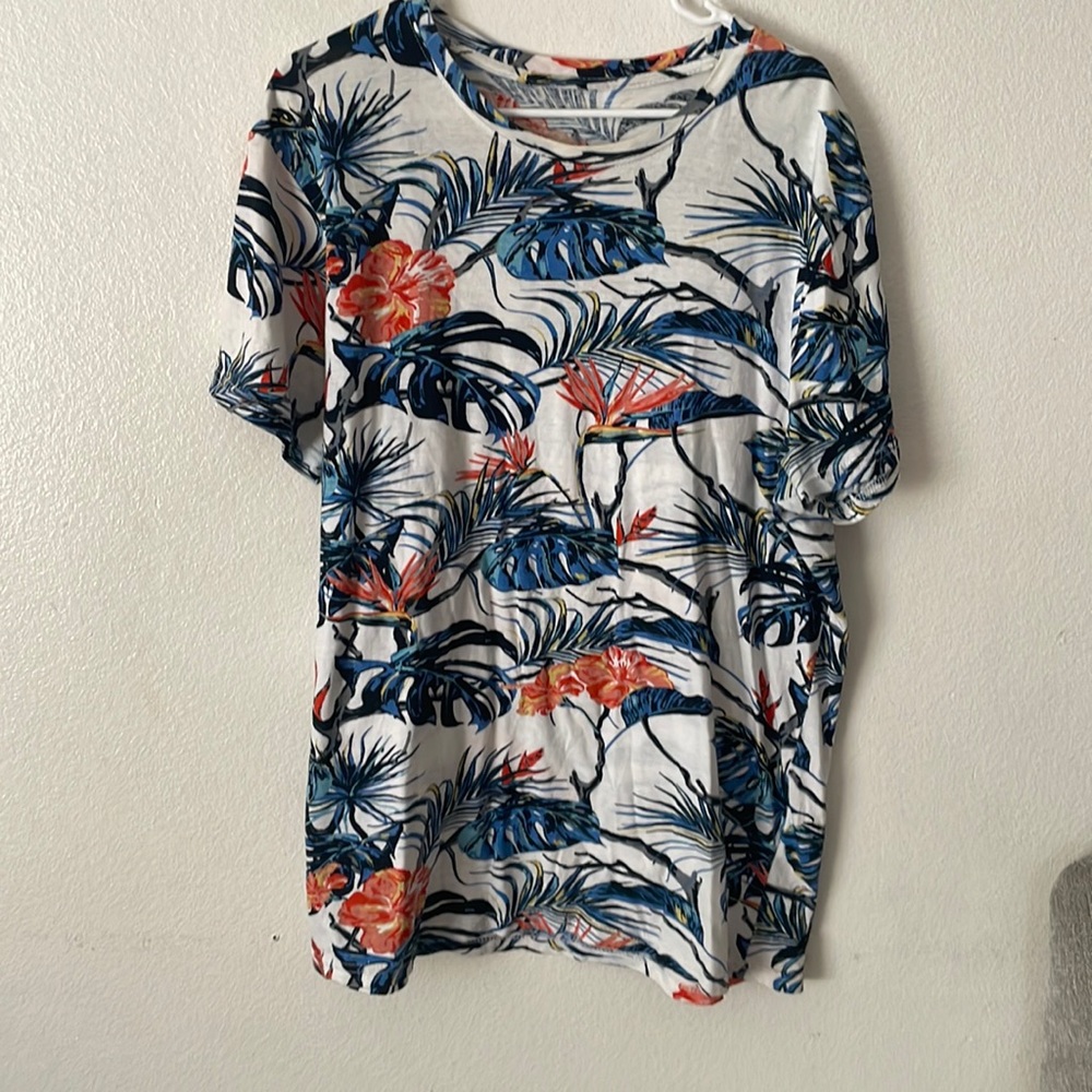 Mens floral’ t shirt